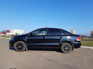 2011 Volkswagen Polo V, чёрный, 690000 рублей, вид 4