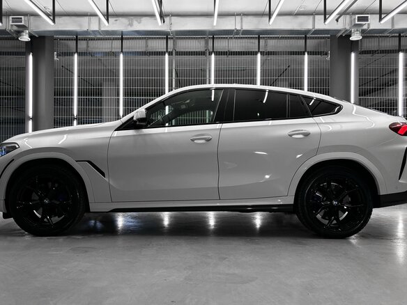 2020 BMW X6 40i III (G06), белый, 5943336 рублей - вид 2