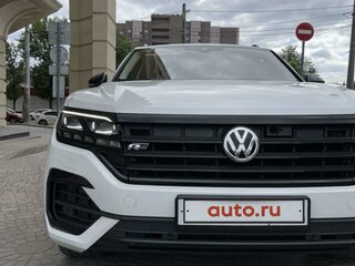 2018 Volkswagen Touareg III, белый, 5150000 рублей, вид 3
