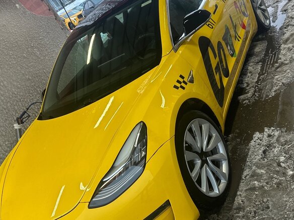 2019 Tesla Model 3 Mid Range I, жёлтый, 3000000 рублей - вид 4