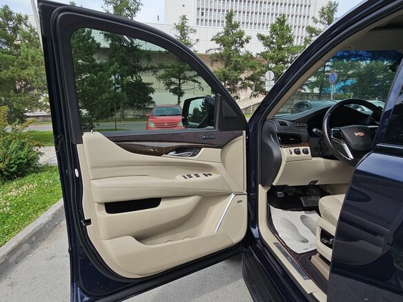 2018 Cadillac Escalade IV, синий, 6000000 рублей - вид 32