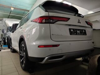 2022 Mitsubishi Outlander IV, белый, 5200000 рублей, вид 3