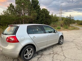 2004 Volkswagen Golf V, серебристый, 580000 рублей, вид 3