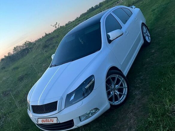 2011 Skoda Octavia II (A5) Рестайлинг, белый, 1600000 рублей - вид 2