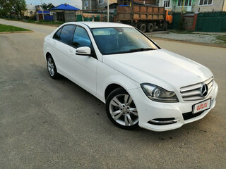 2013 Mercedes-Benz C-Класс 180 III (W204) Рестайлинг, белый, 700000 рублей, вид 3