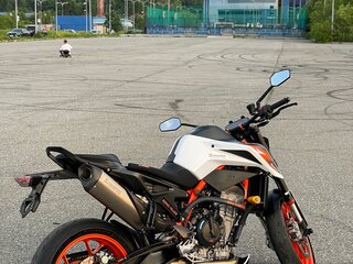 2020 KTM 890 Duke R, белый, 980000 рублей, вид 4