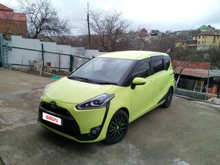 2018 Toyota Sienta II Рестайлинг, жёлтый, 1380000 рублей, вид 1