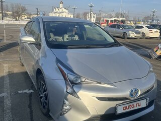 2017 Toyota Prius IV (XW50), серебристый, 1750000 рублей, вид 1