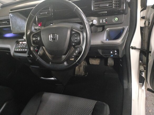 2015 Honda Stepwgn Spada V, белый, 2000000 рублей - вид 9