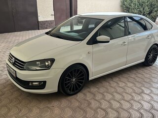 2015 Volkswagen Polo V Рестайлинг, белый, 1070000 рублей, вид 2