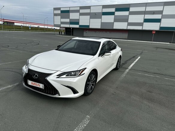 2018 Lexus ES 250 VII, белый, 4250000 рублей - вид 1