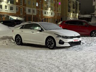 2020 Kia K5 III, белый, 2650000 рублей, вид 1