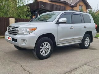 2012 Toyota Land Cruiser 200 Series Рестайлинг 1, серебристый, 3000000 рублей, вид 1