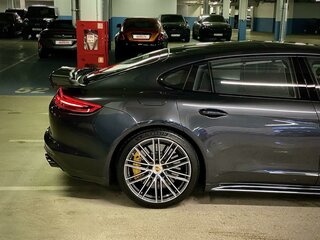 2017 Porsche Panamera Turbo Executive II, серый, 10800000 рублей, вид 4