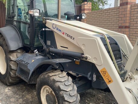 2019 Terex TLB 825, 8600000 рублей, вид 1