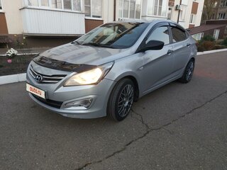 2015 Hyundai Solaris I Рестайлинг, серебристый, 878000 рублей, вид 2