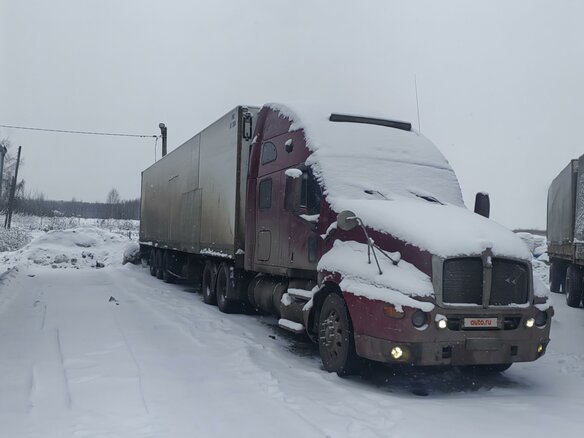 2002 Kenworth T2000, красный, 2100000 рублей - вид 6