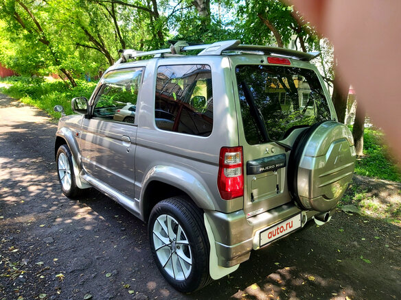 2004 Mitsubishi Pajero Mini II, серебристый - вид 3
