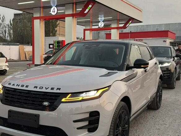 2025 Land Rover Range Rover Evoque L II Рестайлинг, серый, 6599500 рублей - вид 1