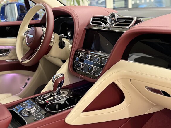 2022 Bentley Bentayga I Рестайлинг, синий, 36900000 рублей - вид 9