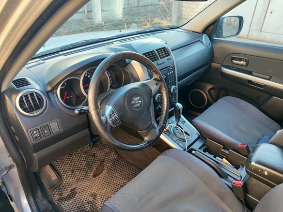 2014 Suzuki Grand Vitara II Рестайлинг 2, серебристый, 1300000 рублей - вид 5