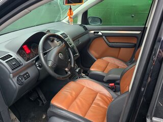 2009 Volkswagen Touran I Рестайлинг, чёрный, 860000 рублей, вид 2