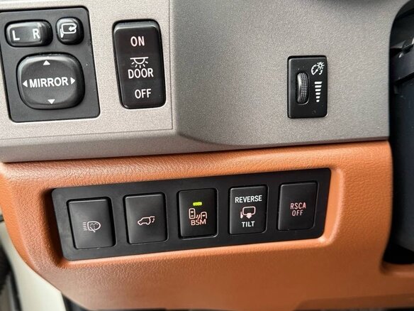 2012 Toyota Sequoia II, белый, 3900000 рублей - вид 28