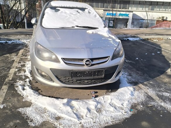 2013 Opel Astra J Рестайлинг, серебристый, 800000 рублей - вид 2