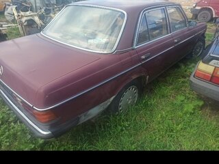 1982 Mercedes-Benz W123 200 4-speed, красный, 200000 рублей, вид 3