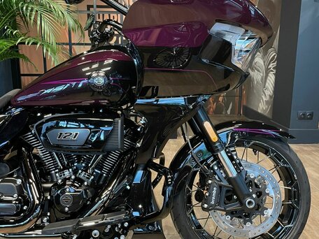 2025 Harley-Davidson CVO Road Glide, фиолетовый, 6500000 рублей, вид 4