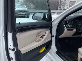 2010 BMW 5 серии 528i VI (F10/F11/F07), белый, 1700000 рублей, вид 5