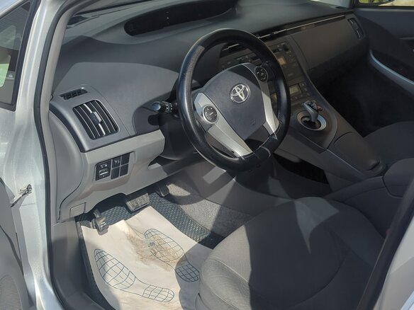 2010 Toyota Prius III (XW30), серебристый, 1250000 рублей - вид 13