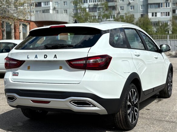 2024 Lada (ВАЗ) Vesta SW Cross I Рестайлинг (NG), белый, 1747000 рублей - вид 2