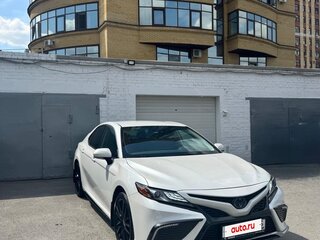 2022 Toyota Camry VIII (XV70) Рестайлинг, белый, 3800000 рублей, вид 1