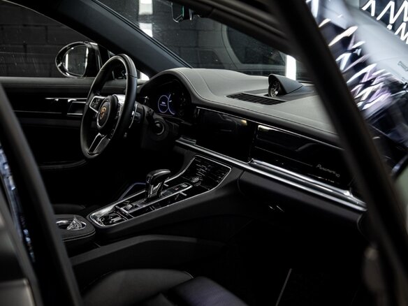 2020 Porsche Panamera 4 II, чёрный, 8100000 рублей - вид 4