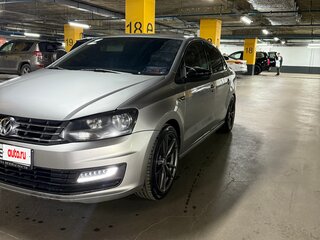 2018 Volkswagen Polo V Рестайлинг, серебристый, 1050000 рублей, вид 3