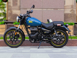 2024 Royal Enfield Meteor, красный, 469900 рублей, вид 2