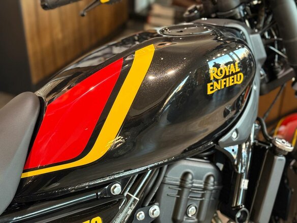 2025 Royal Enfield Guerrilla 450, чёрный, 554000 рублей - вид 13