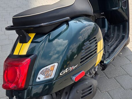 2022 Vespa GTS Super 300, зелёный, 650000 рублей, вид 3