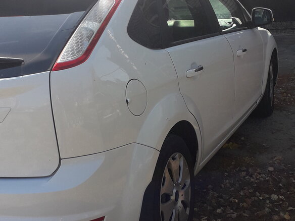 2010 Ford Focus II Рестайлинг, белый - вид 2