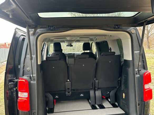 2020 Peugeot Traveller I, чёрный, 3750000 рублей - вид 12