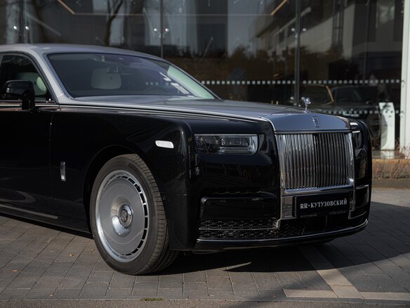 2026 Rolls-Royce Phantom Extended VIII Рестайлинг (Series II), чёрный, 86000000 рублей - вид 3