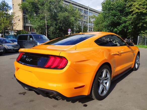 2018 Ford Mustang VI Рестайлинг, оранжевый - вид 3