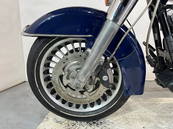 2010 Harley-Davidson Road King, синий, 610000 рублей - вид 13