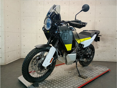 2023 Husqvarna Norden 901, серебристый, 1400000 рублей, вид 4