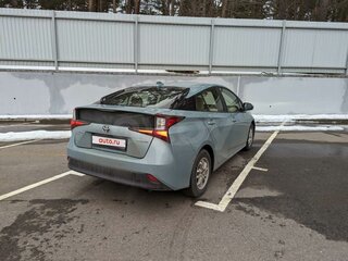 2021 Toyota Prius IV Рестайлинг (XW50), голубой, 1861593 рублей, вид 4
