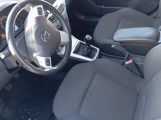 2011 Opel Astra H Рестайлинг, серебристый, 680000 рублей, вид 2