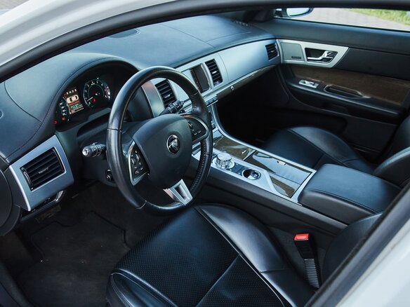 2013 Jaguar XF I Рестайлинг, белый, 2650000 рублей - вид 8