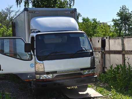 1996 Mitsubishi Delica, белый, 1400000 рублей, вид 3