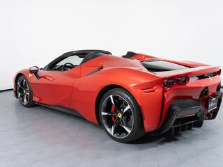2022 Ferrari SF90 Spider, красный, 63321225 рублей, вид 4